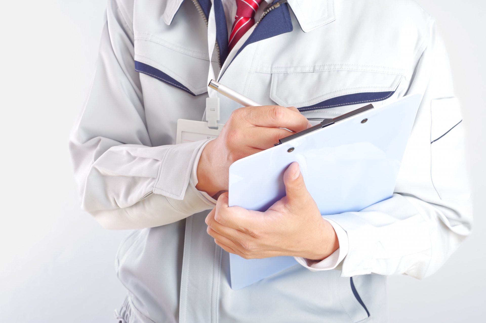 床下にできた蜂の巣は蜂駆除専門業者に依頼しよう